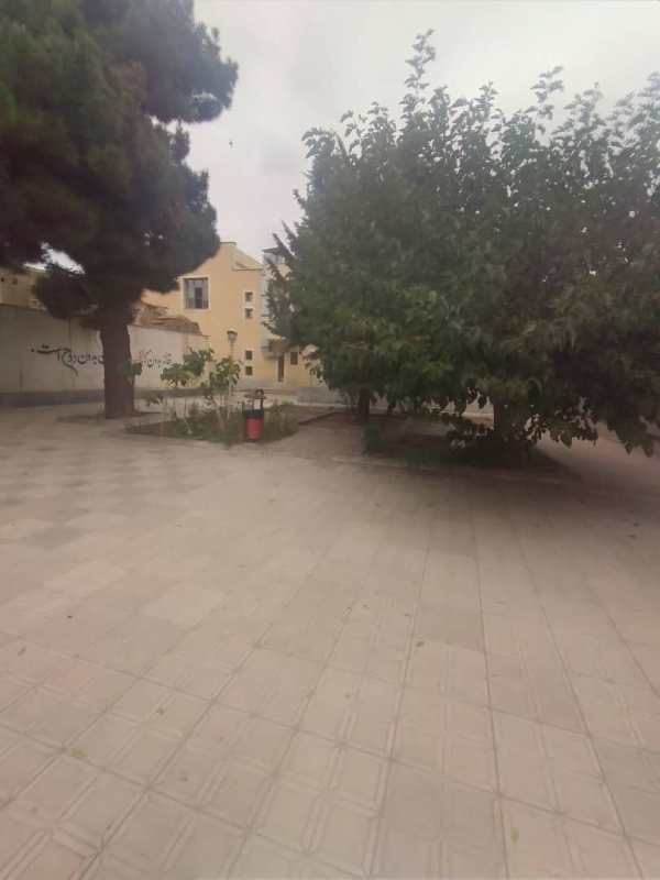 محوطه کتابخانه